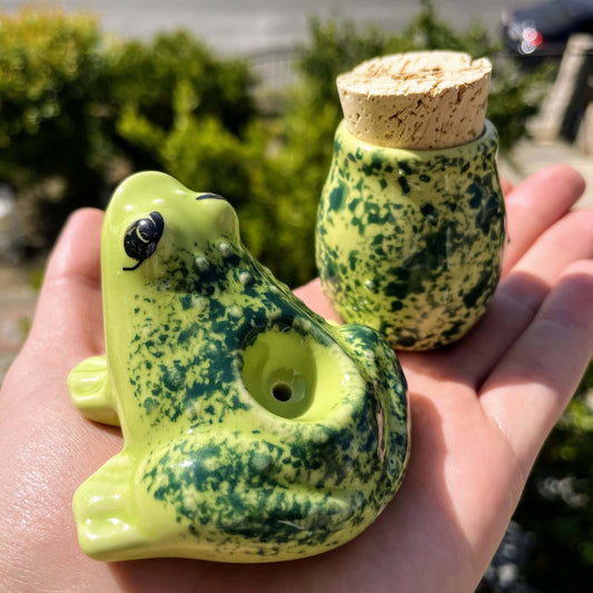 frog pipe and stash